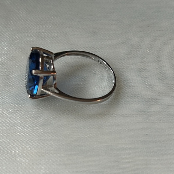 Blue sapphire Gemstone Sterling Silver Ring size 6 - Picture 2 of 4